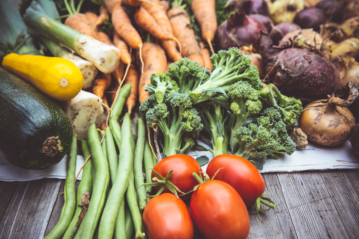 Gemüse und frische Zutaten für gesunde Ernährung